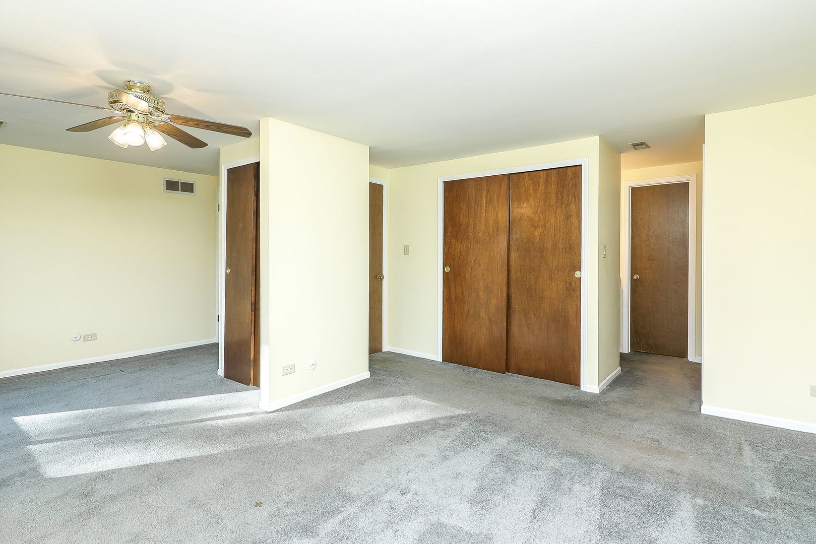 170 Cascade Drive, Indian Head Park, IL 60525