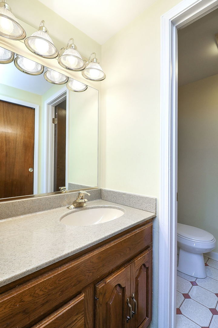 170 Cascade Drive, Indian Head Park, IL 60525