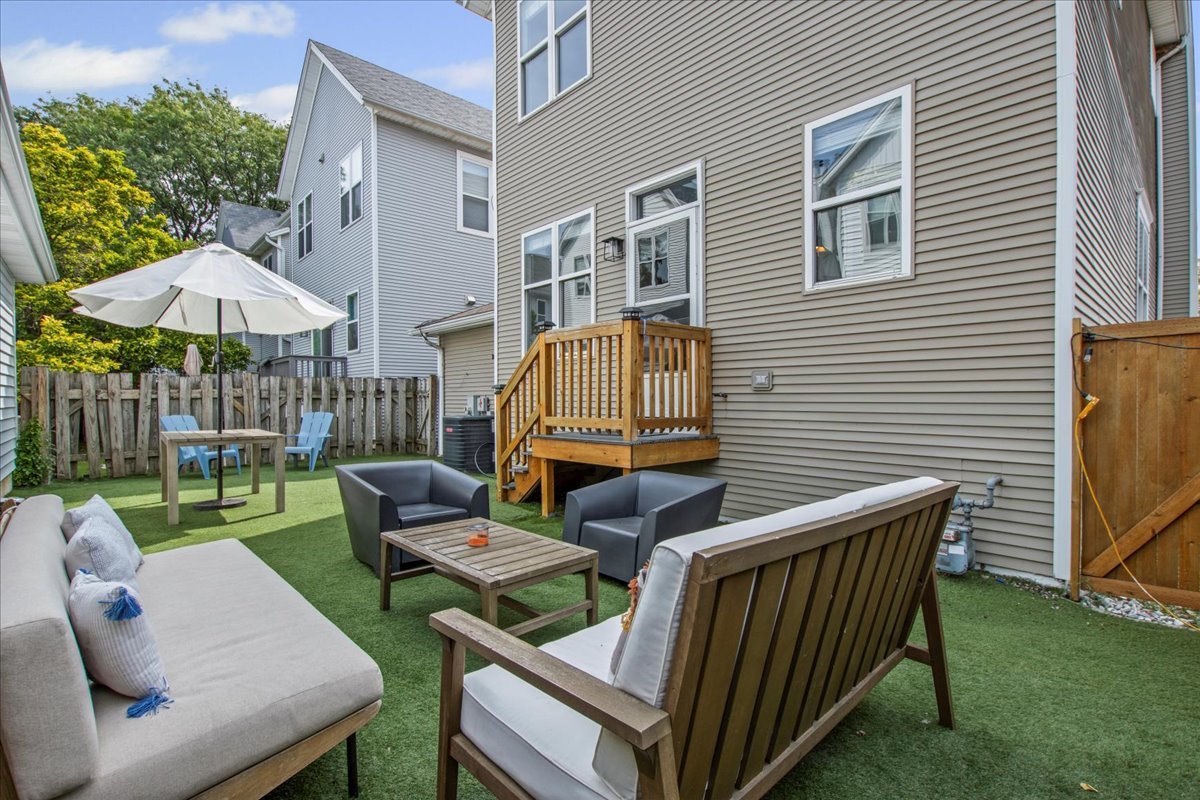 2903 N Wolcott Avenue, Chicago, IL 60657