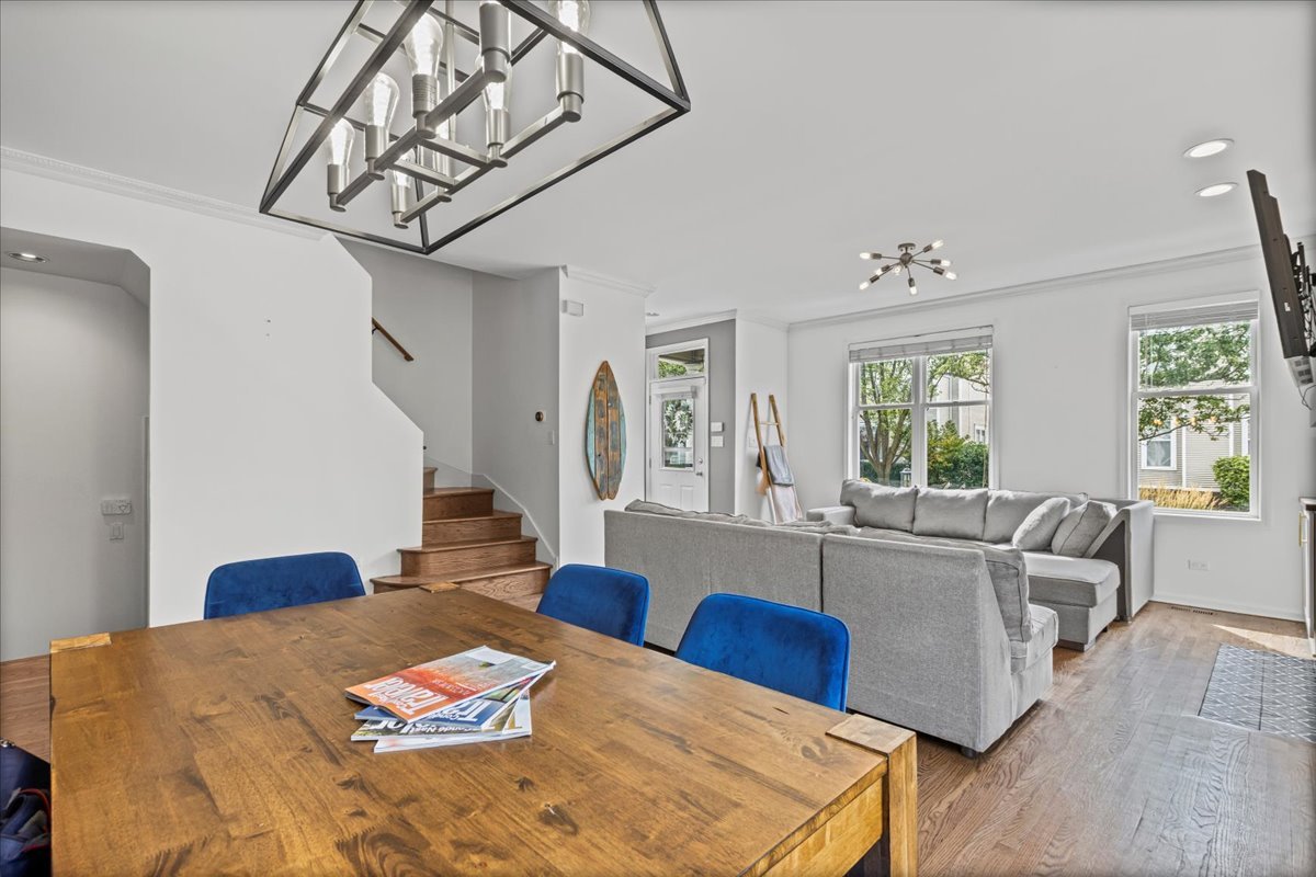 2903 N Wolcott Avenue, Chicago, IL 60657