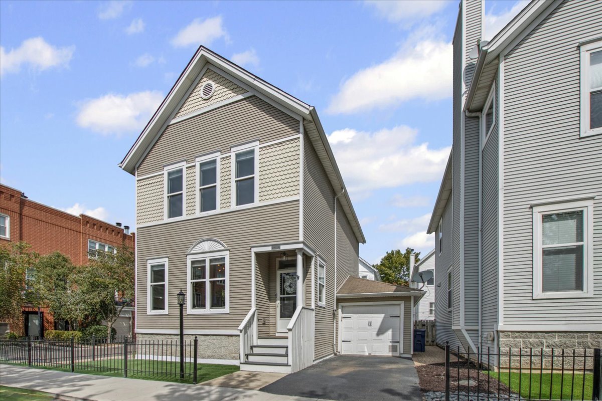 2903 N Wolcott Avenue #A, Chicago, IL 60657