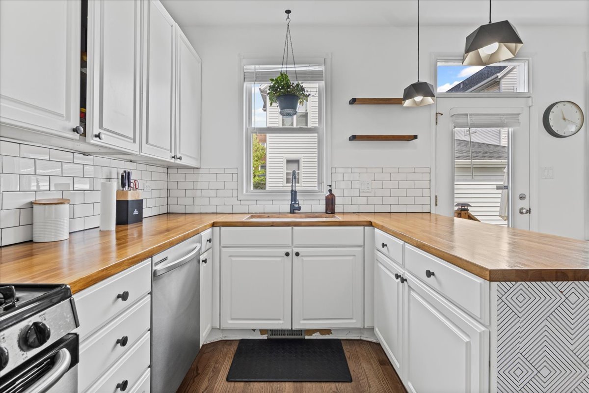 2903 N Wolcott Avenue, Chicago, IL 60657