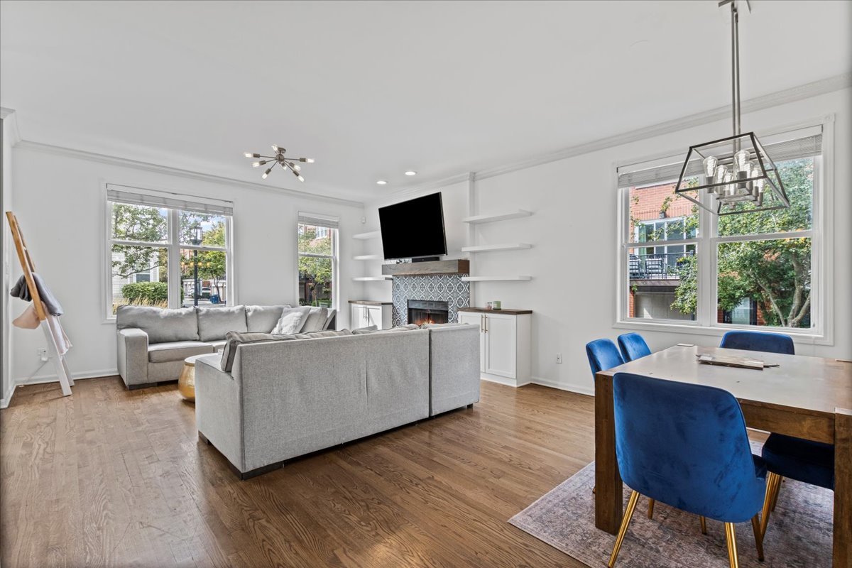 2903 N Wolcott Avenue, Chicago, IL 60657