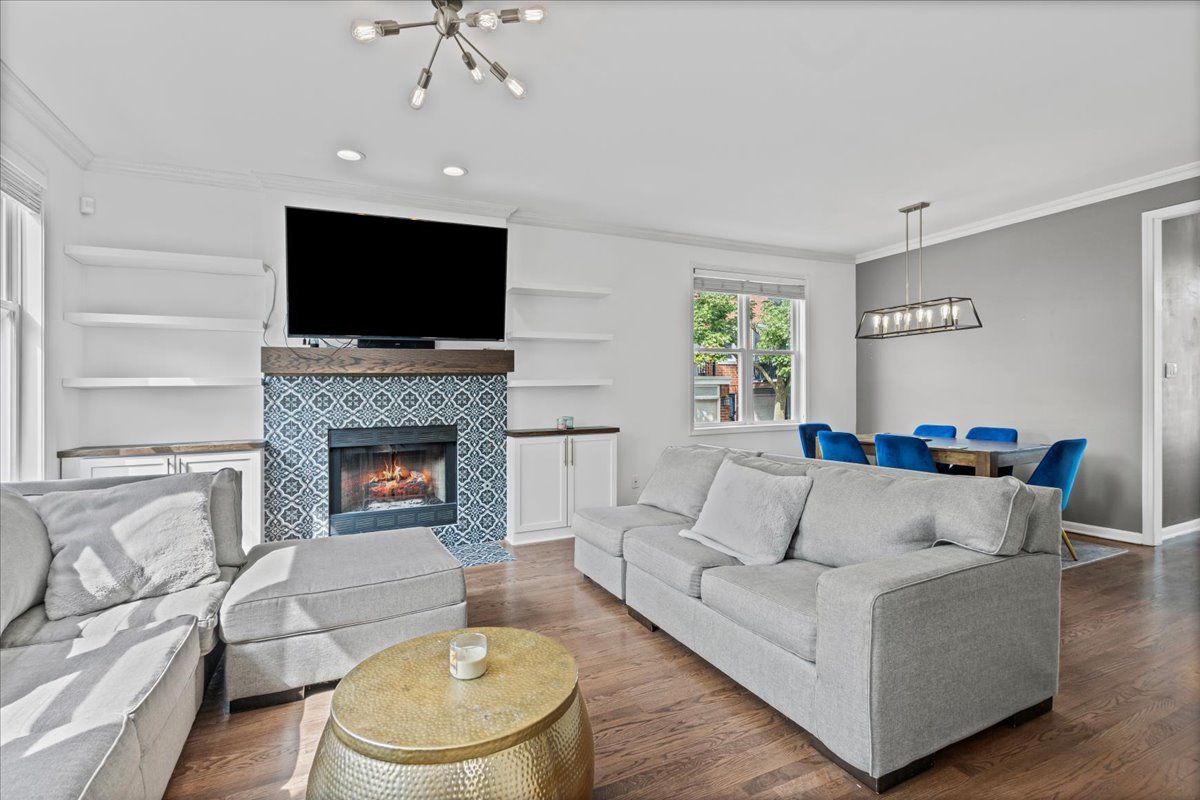2903 N Wolcott Avenue, Chicago, IL 60657