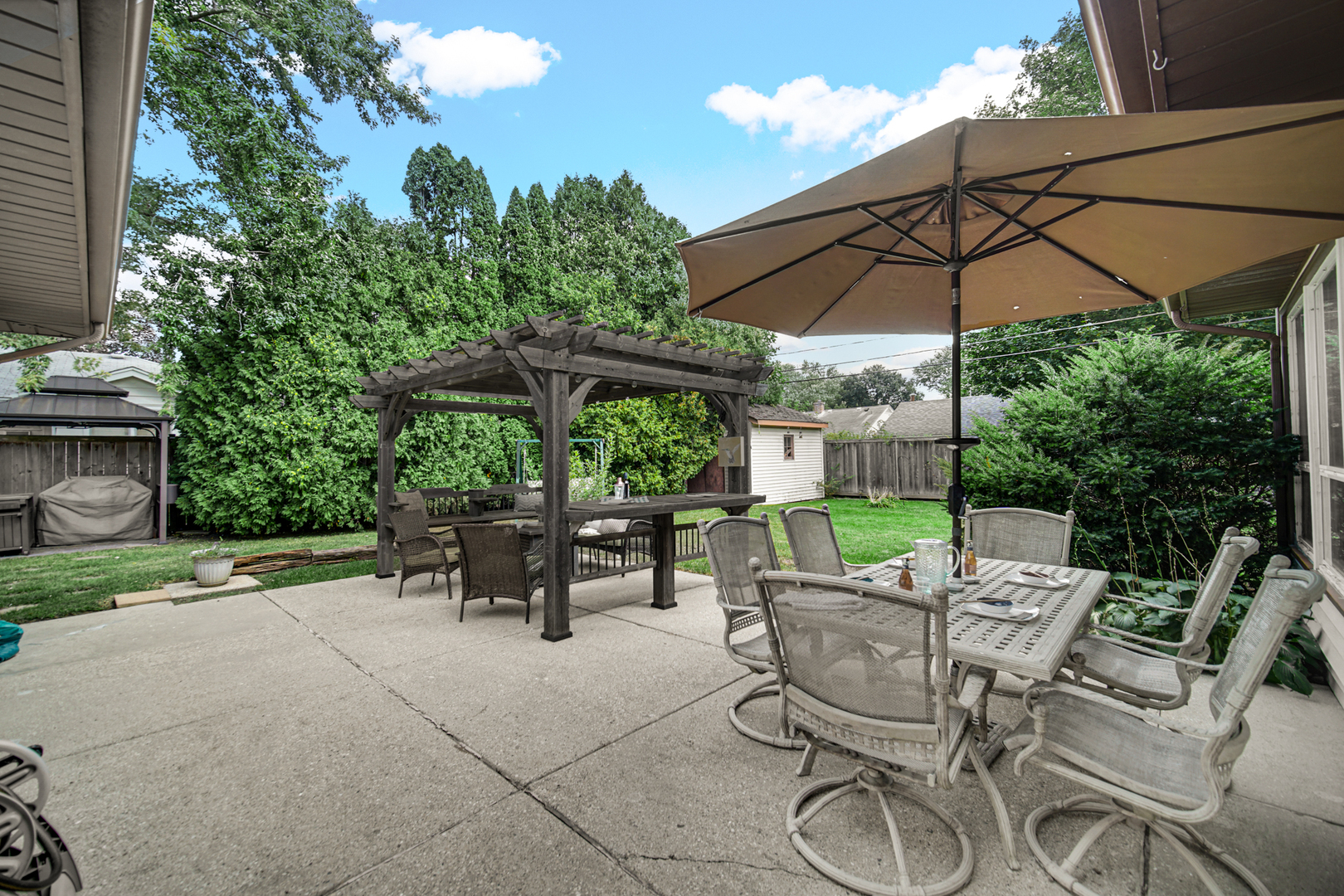 855 N Greenleaf Street, Gurnee, IL 60031