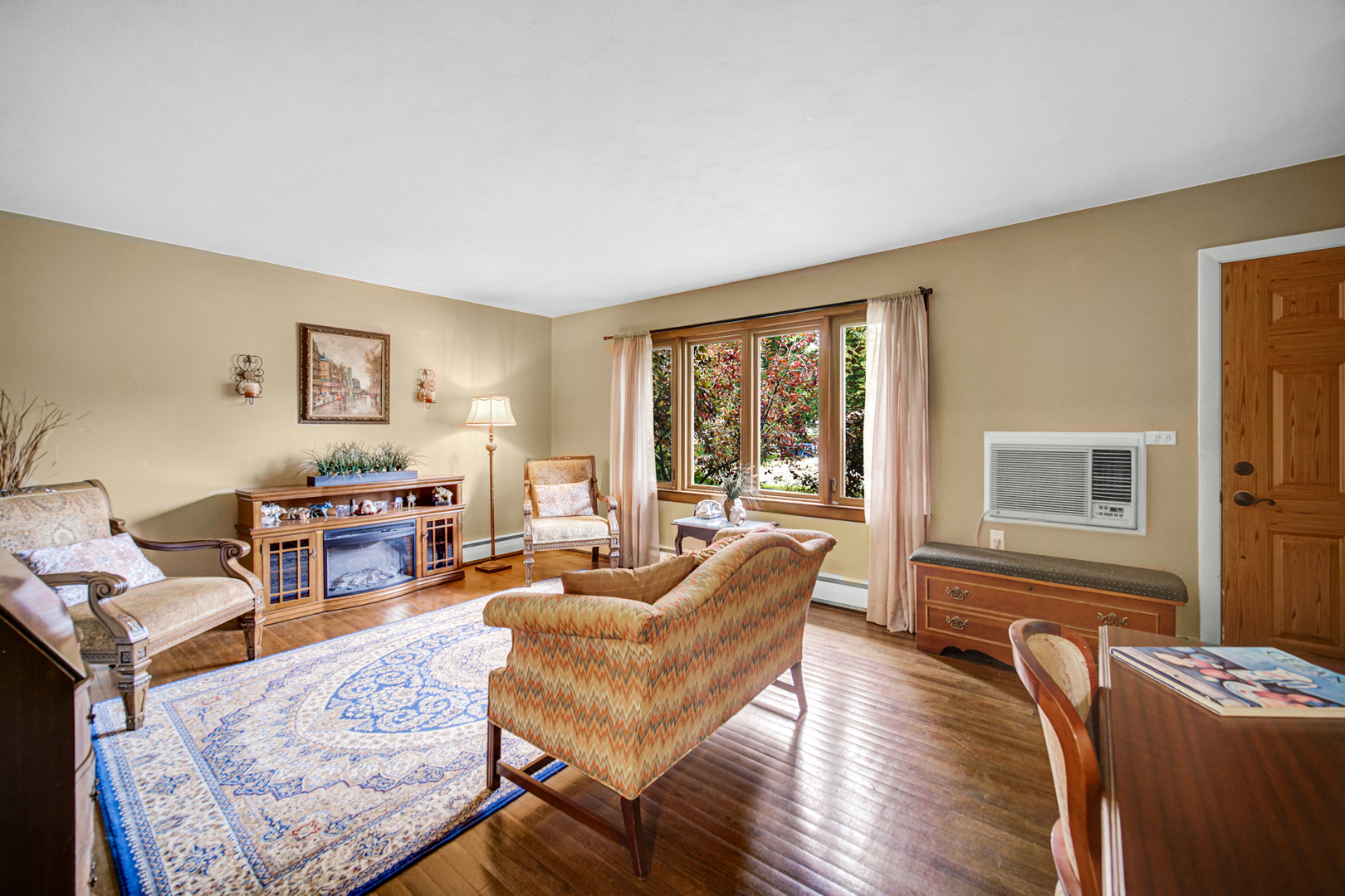 855 N Greenleaf Street, Gurnee, IL 60031