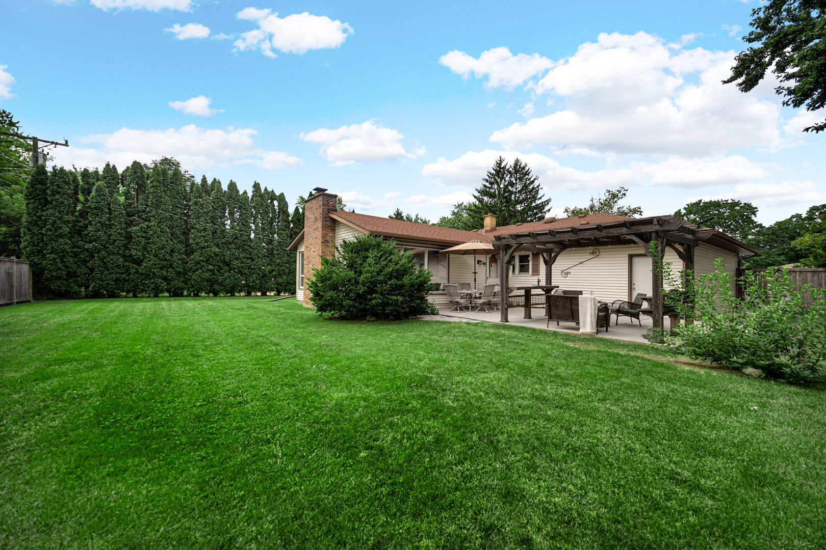 855 N Greenleaf Street, Gurnee, IL 60031