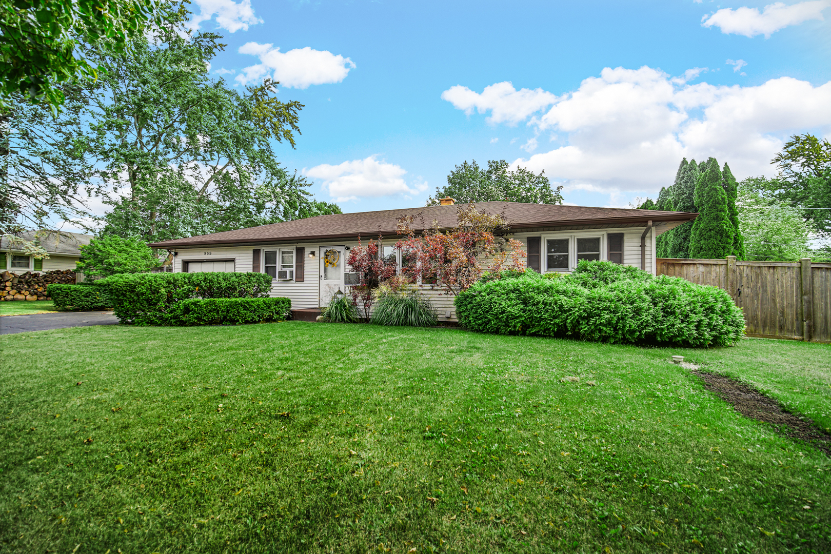 855 N Greenleaf Street, Gurnee, IL 60031