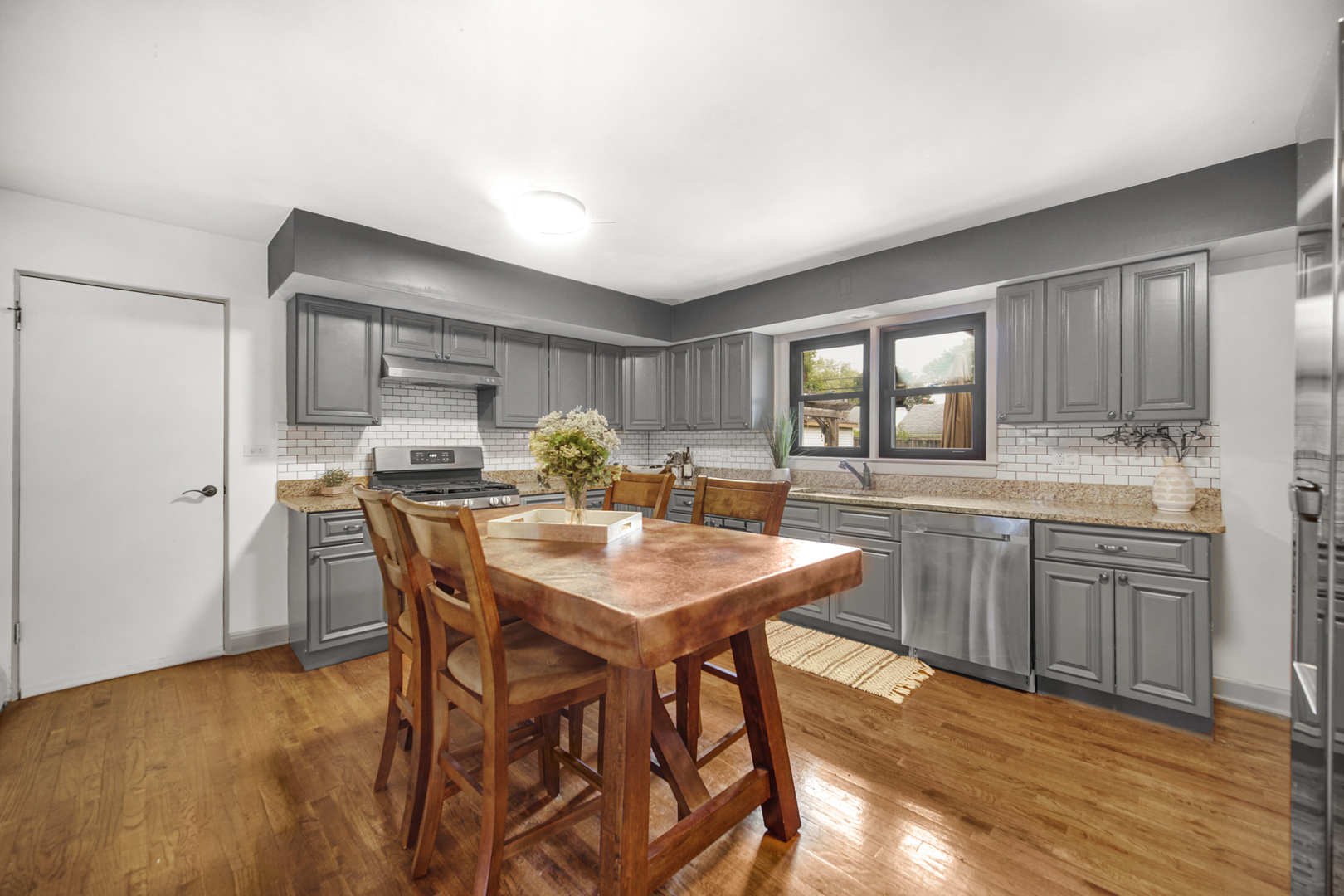 855 N Greenleaf Street, Gurnee, IL 60031