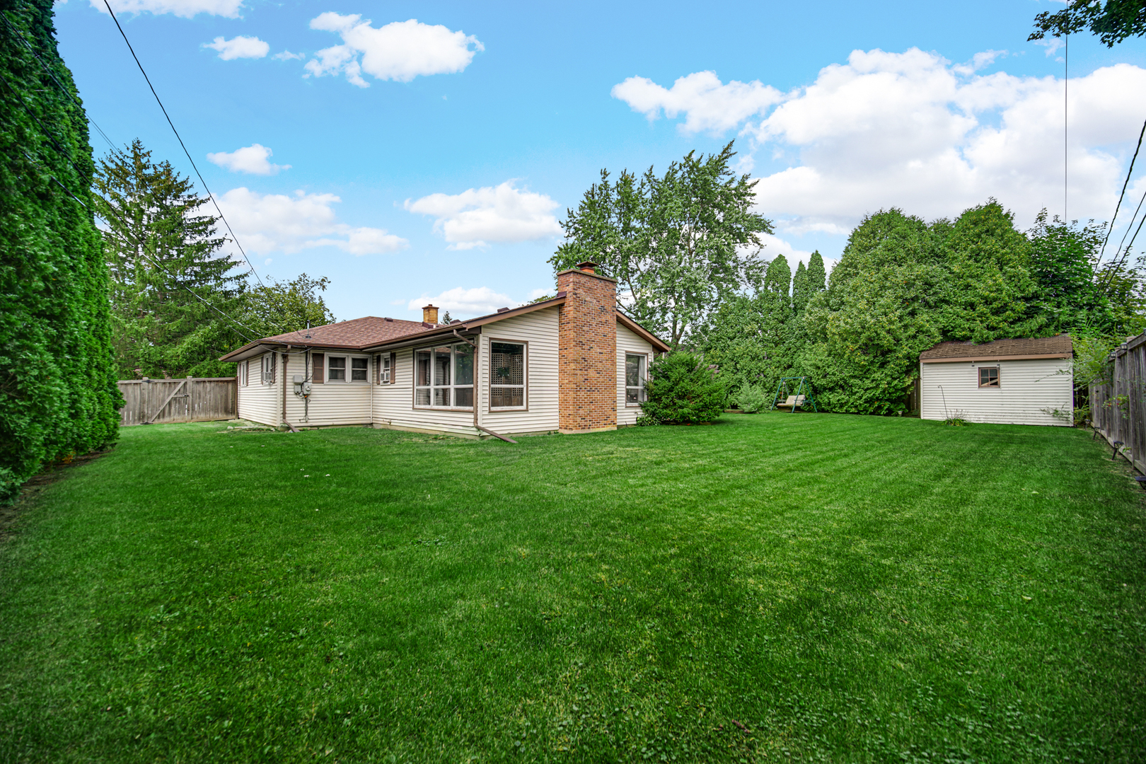 855 N Greenleaf Street, Gurnee, IL 60031