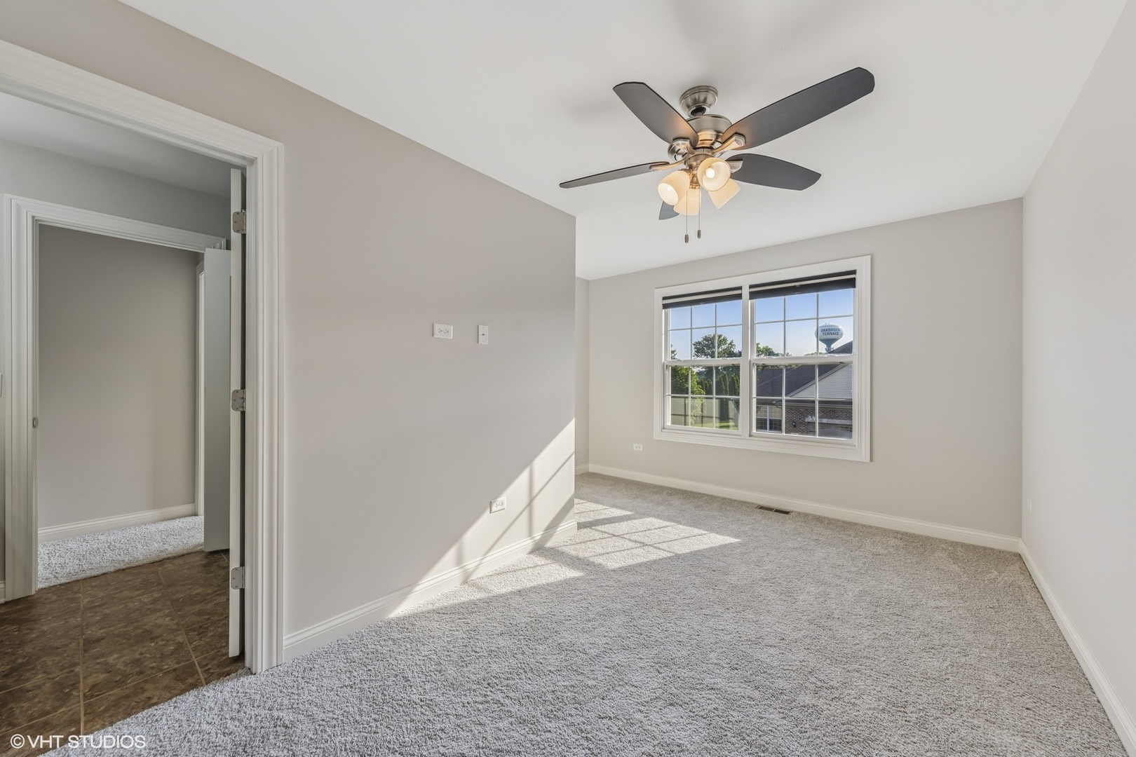 732 E Oliviabrook Drive, Oakbrook Terrace, IL 60181