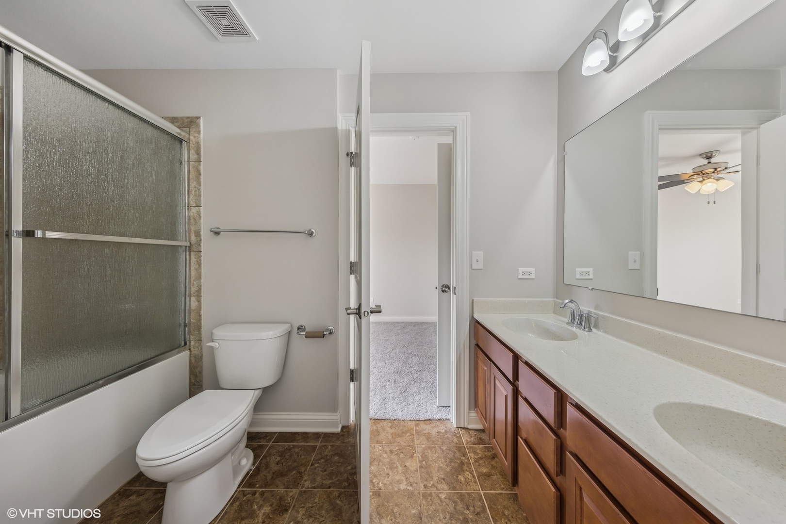 732 E Oliviabrook Drive, Oakbrook Terrace, IL 60181