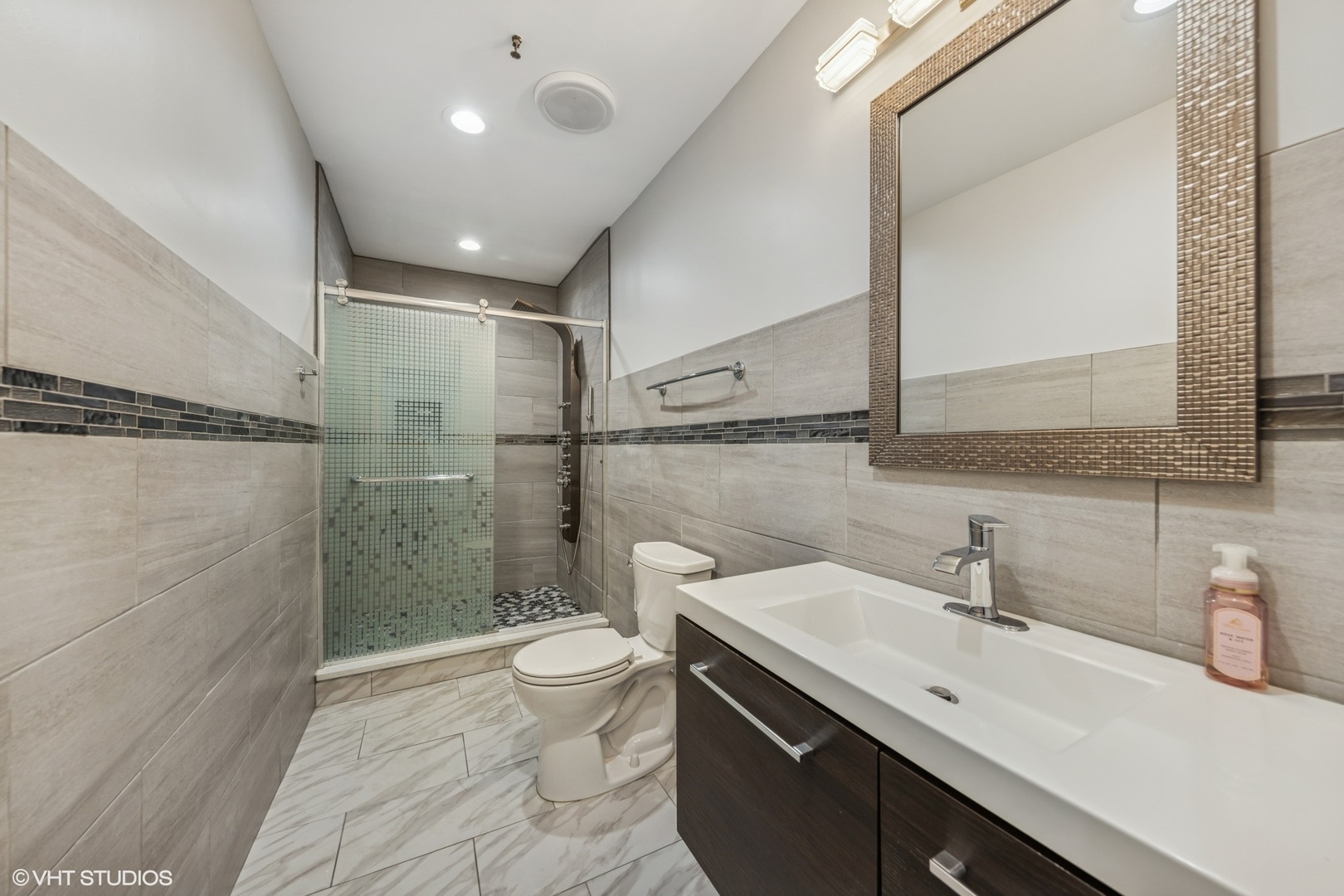 732 E Oliviabrook Drive, Oakbrook Terrace, IL 60181