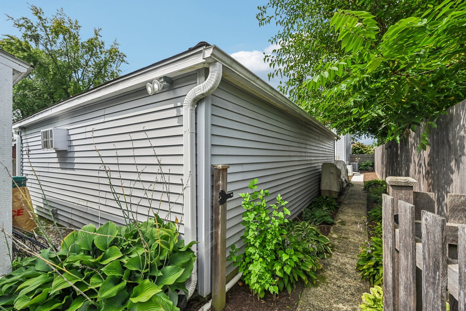 1143 S Edgewood Avenue, Lombard, IL 60148