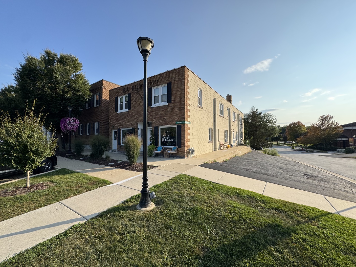 3S230 Warren Avenue #4, Warrenville, IL 60555