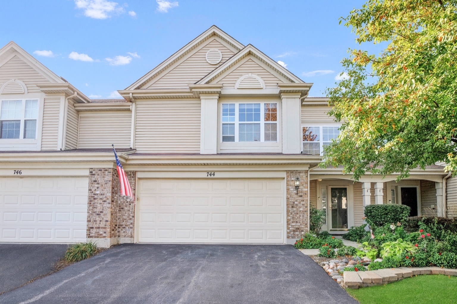 744 Lancaster Drive, Pingree Grove, IL 60140