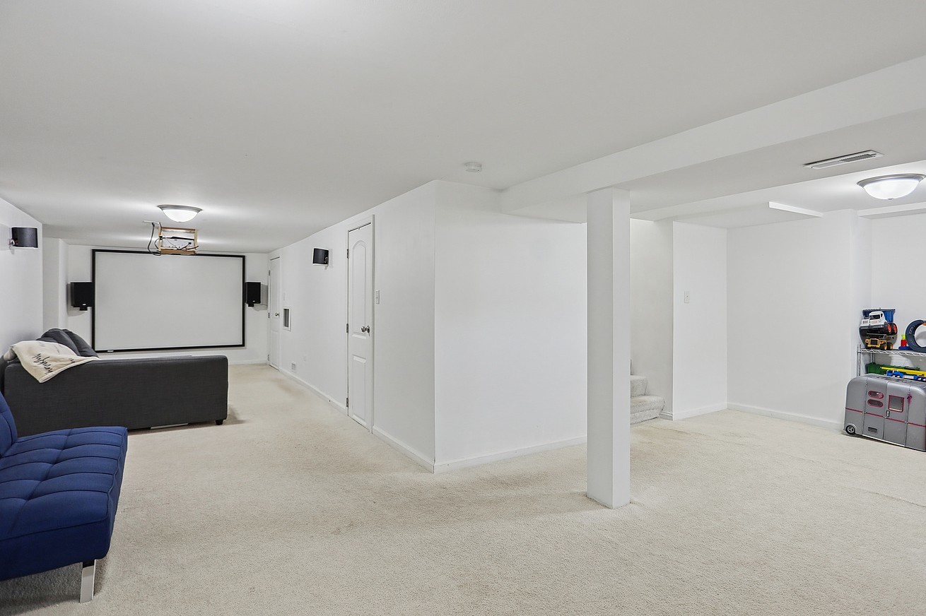 1610 Hewes Street, Crete, IL 60417