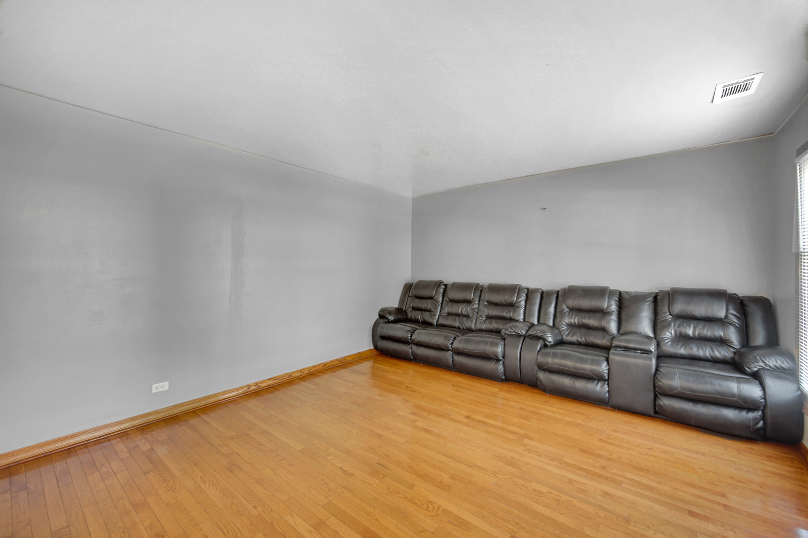 706 Shining Water Drive, Carol Stream, IL 60188