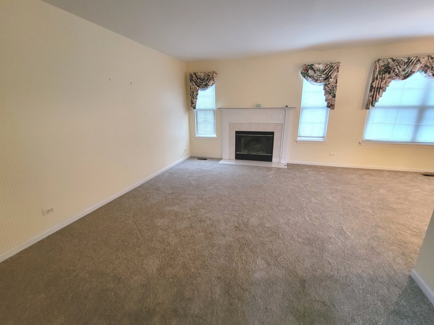 562 Tewksbury Circle, Oswego, IL 60543