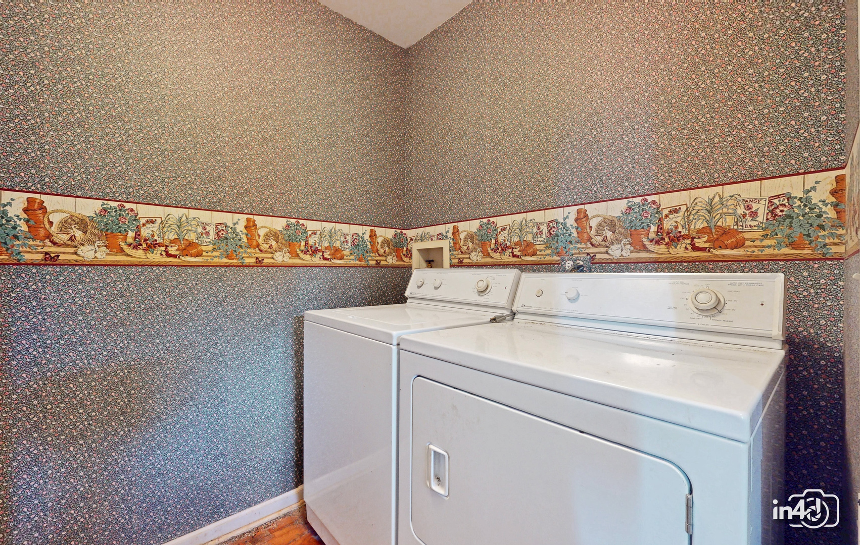 562 Tewksbury Circle, Oswego, IL 60543