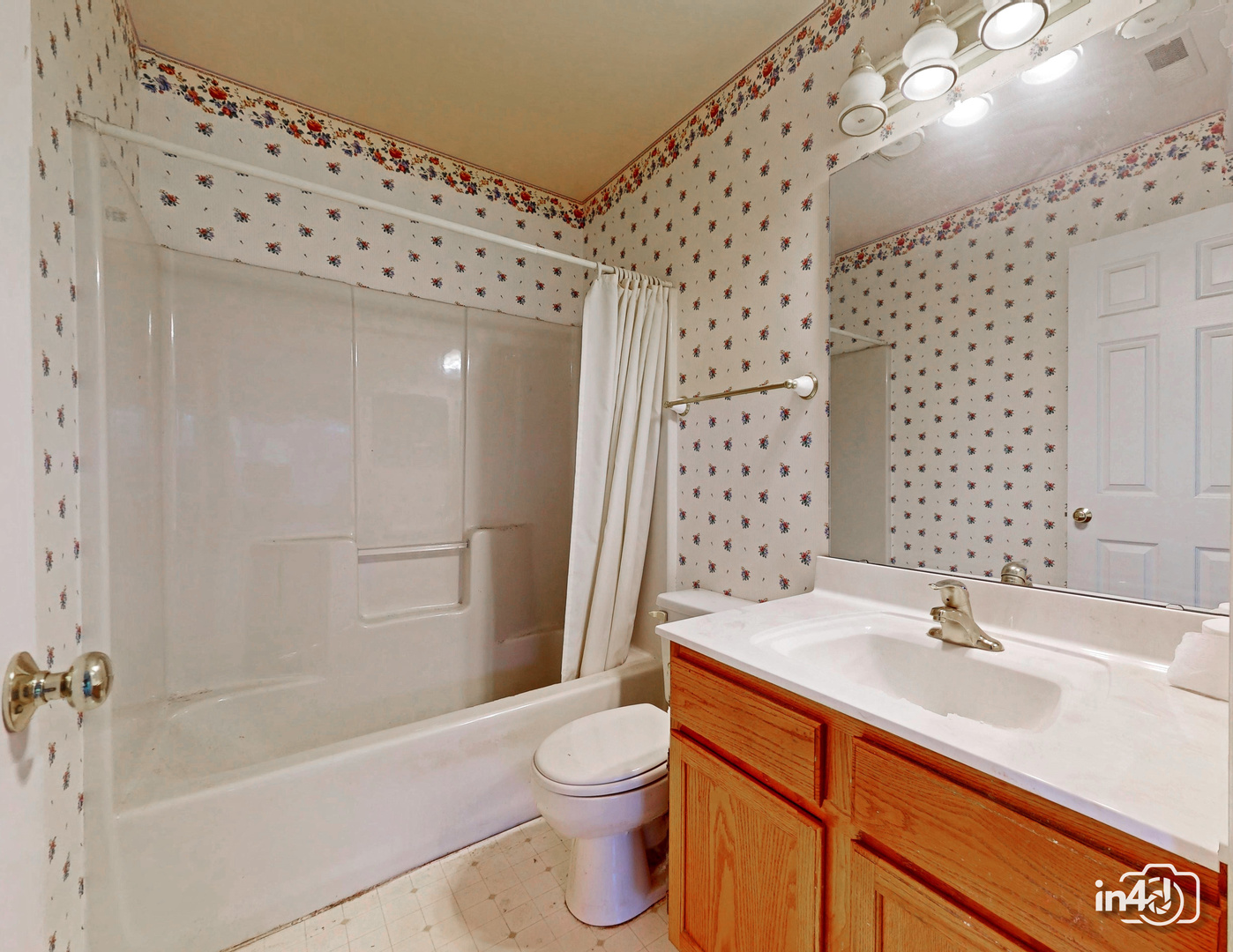 562 Tewksbury Circle, Oswego, IL 60543