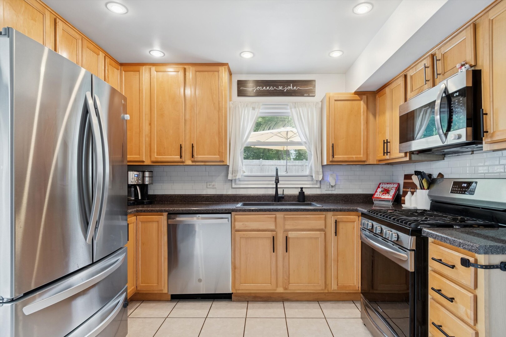 815 Woodside Drive, Roselle, IL 60172