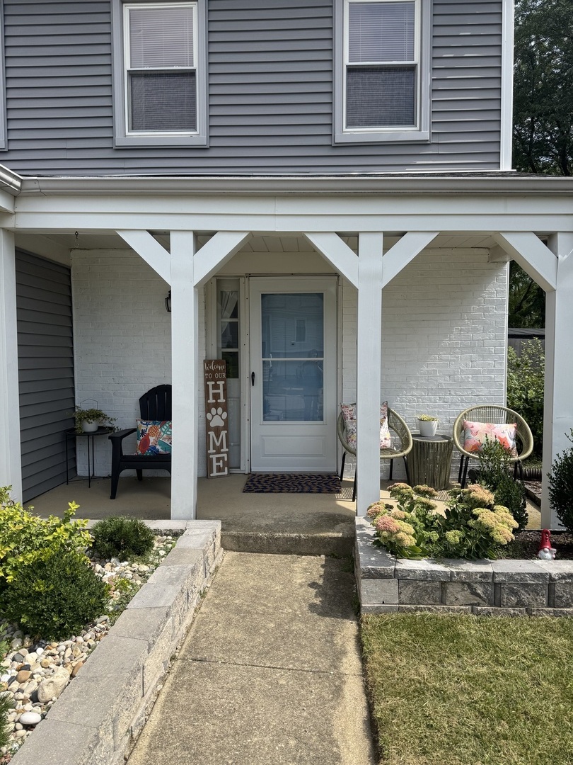815 Woodside Drive, Roselle, IL 60172