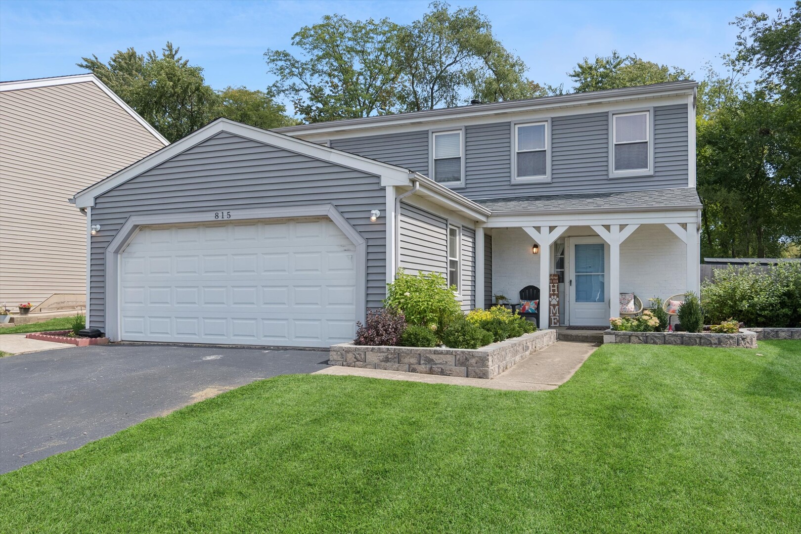 815 Woodside Drive, Roselle, IL 60172