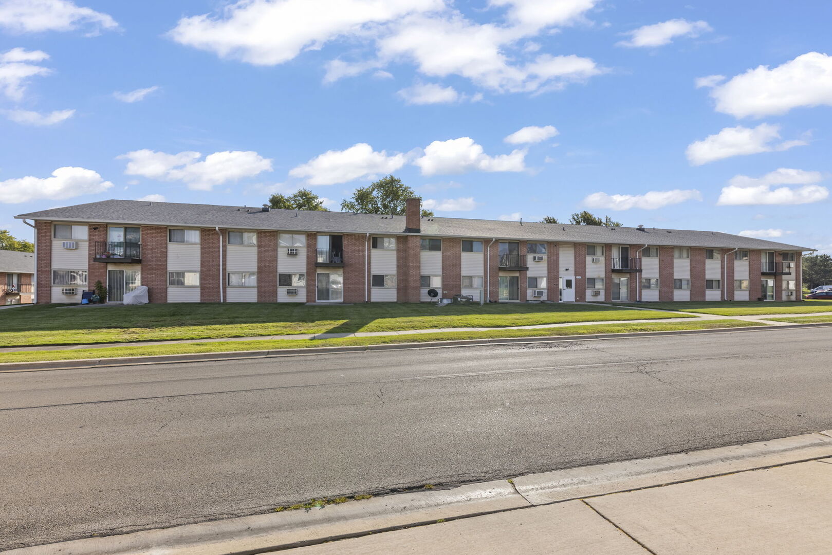 1577 Jill Court #201, Glendale Heights, IL 60139