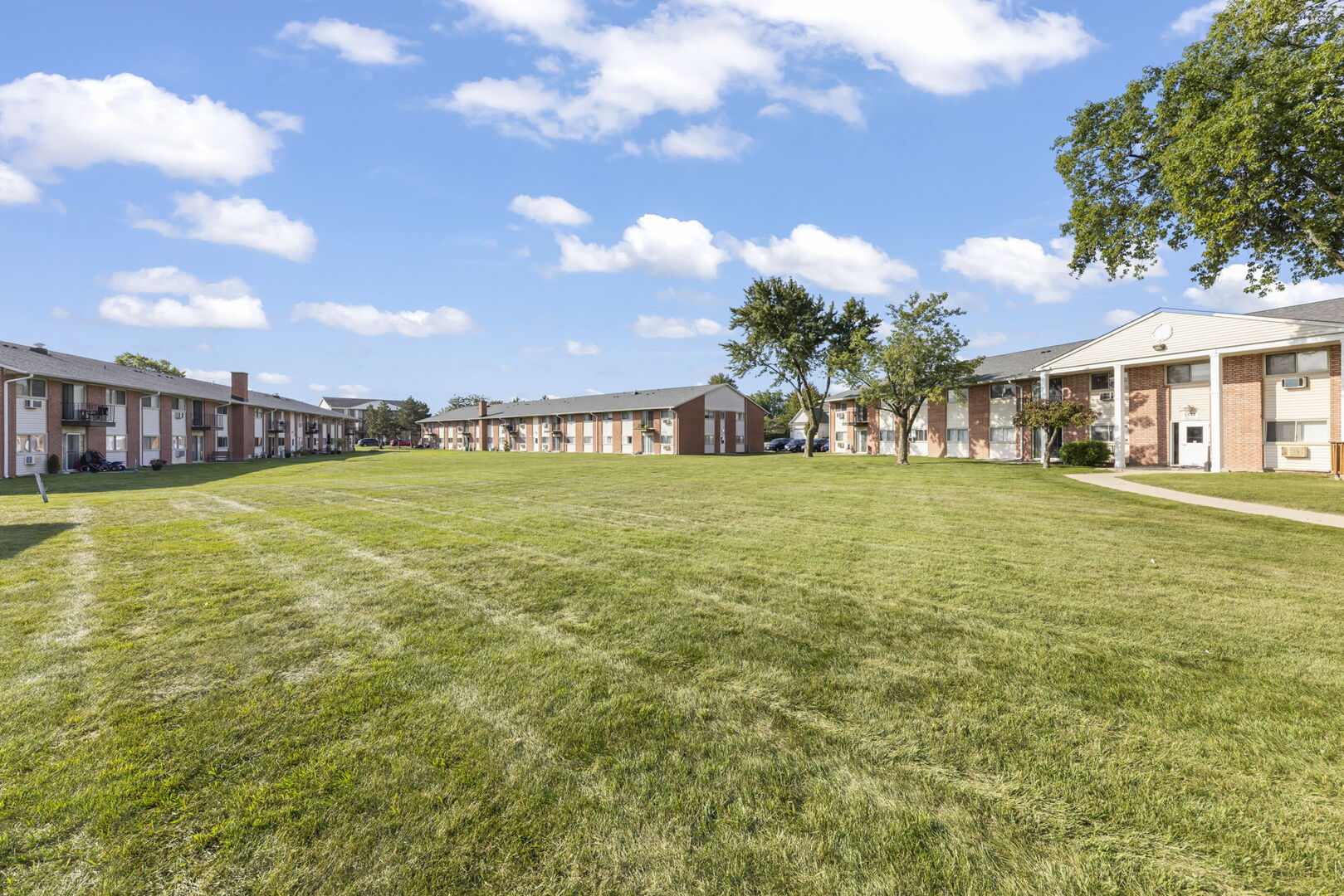 1577 Jill Court #201, Glendale Heights, IL 60139