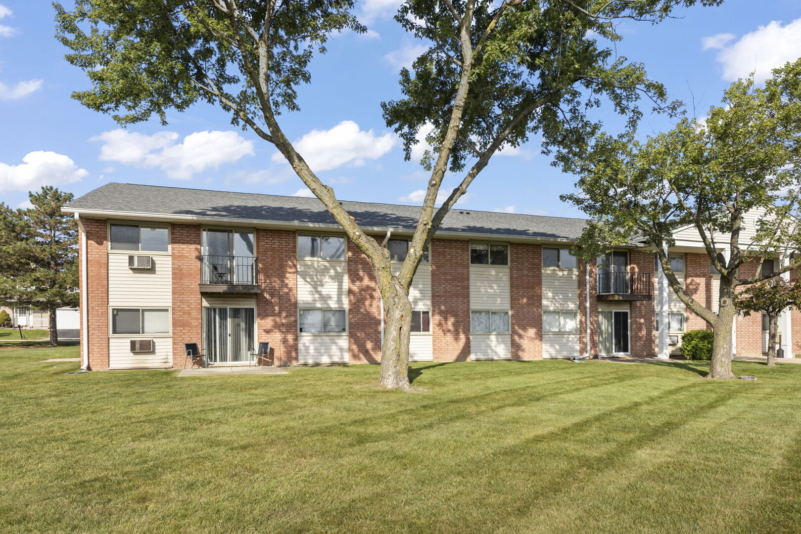 1577 Jill Court #201, Glendale Heights, IL 60139