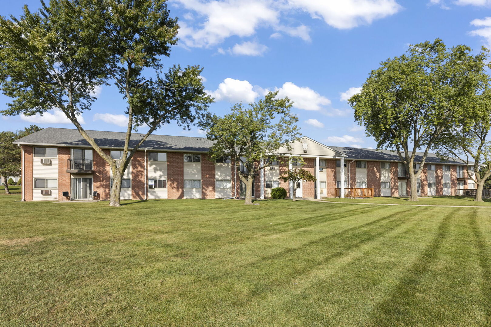 1577 Jill Court #201, Glendale Heights, IL 60139