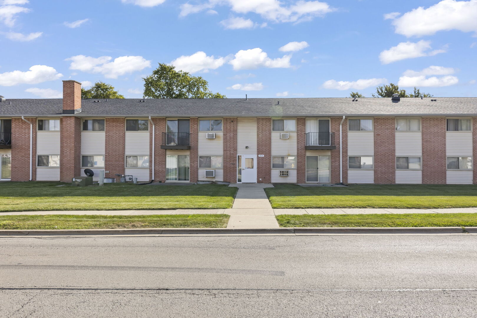 1577 Jill Court #201, Glendale Heights, IL 60139