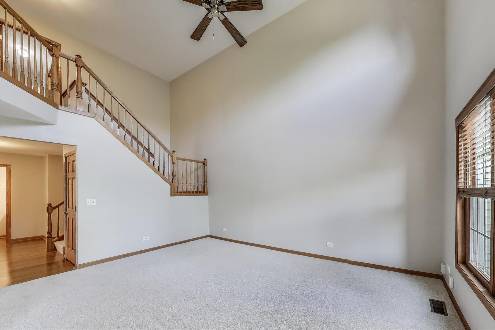 810 Thornwood Drive, St. Charles, IL 60174