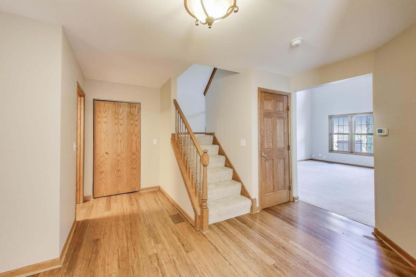 810 Thornwood Drive, St. Charles, IL 60174