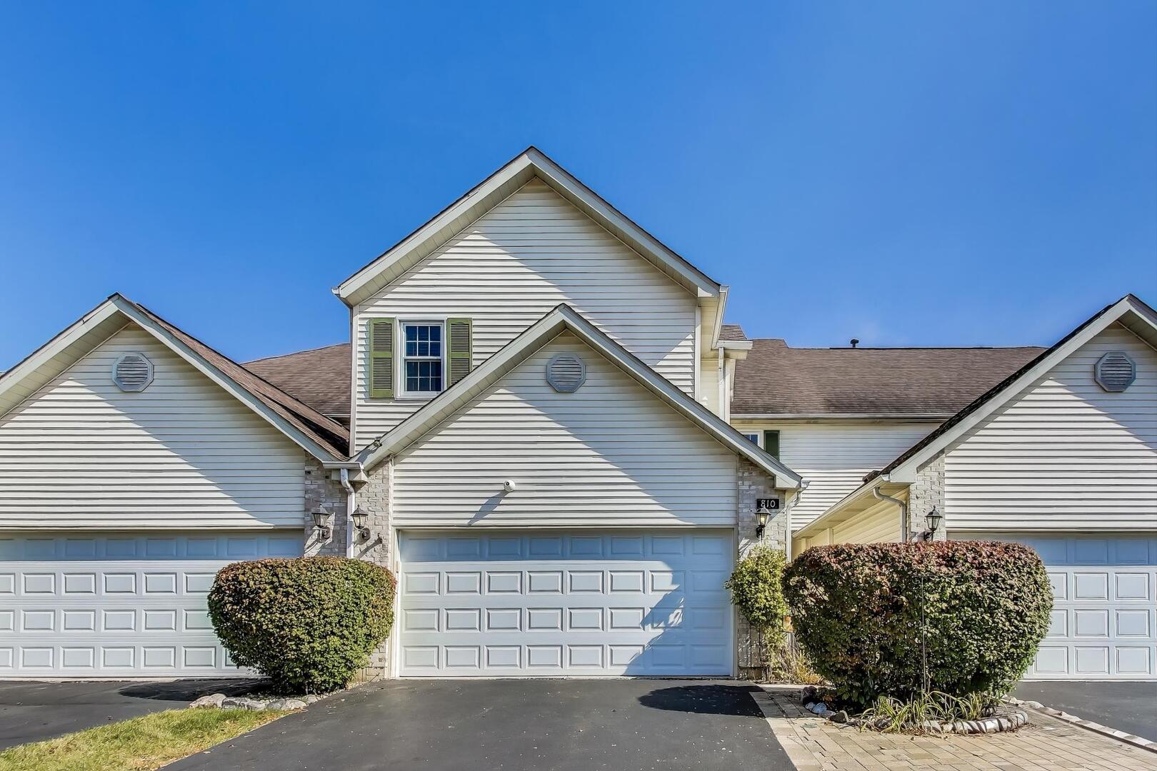 810 Thornwood Drive, St. Charles, IL 60174