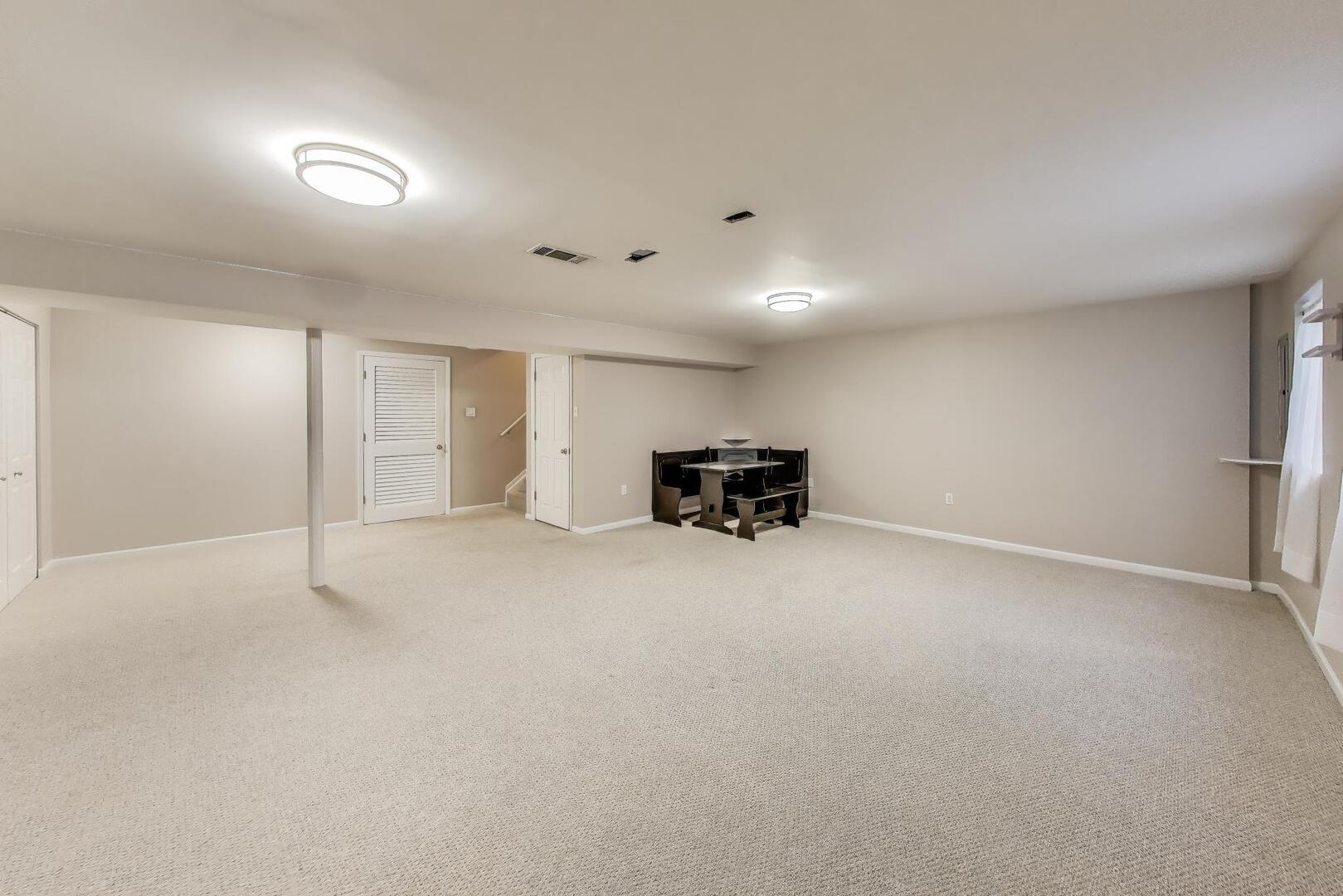 810 Thornwood Drive, St. Charles, IL 60174