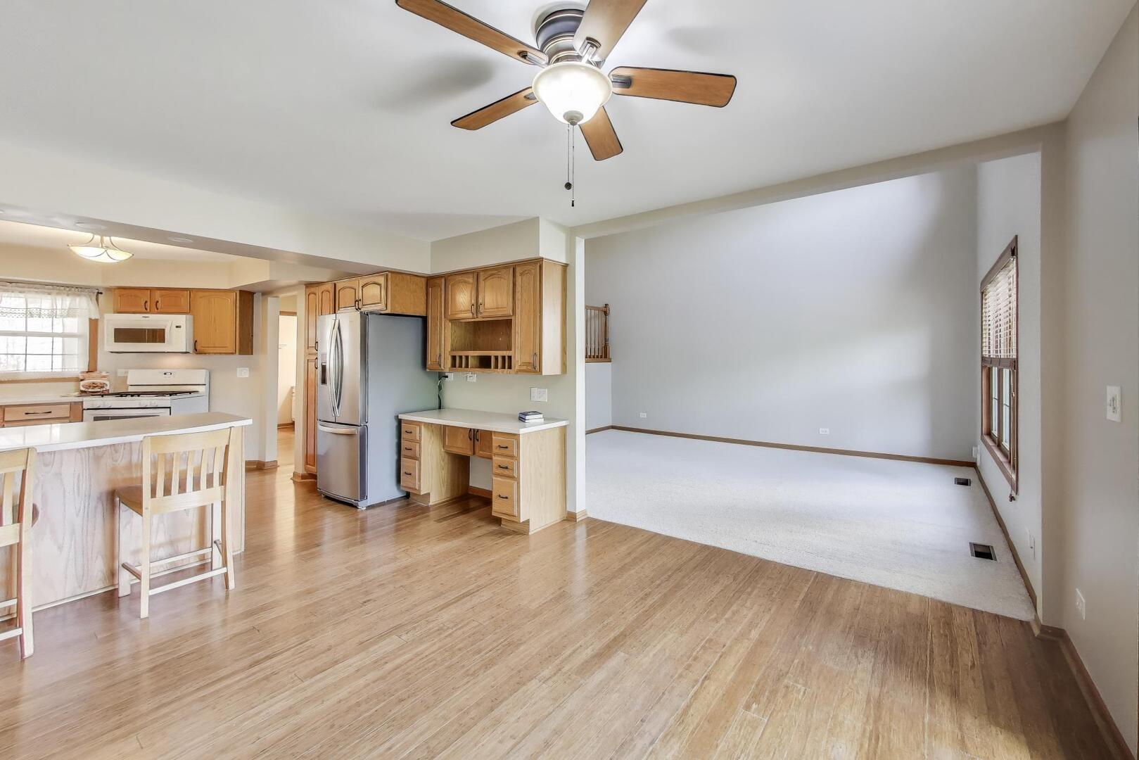 810 Thornwood Drive, St. Charles, IL 60174