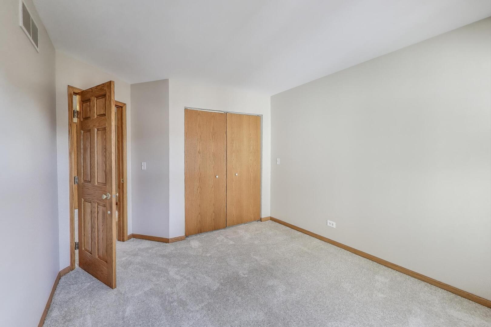 810 Thornwood Drive, St. Charles, IL 60174