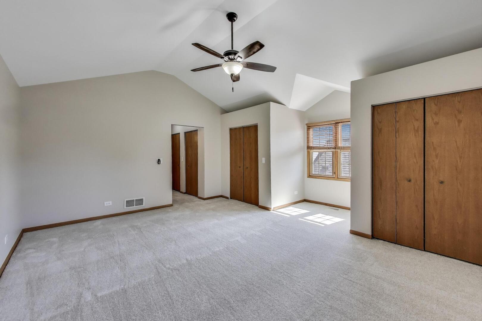 810 Thornwood Drive, St. Charles, IL 60174