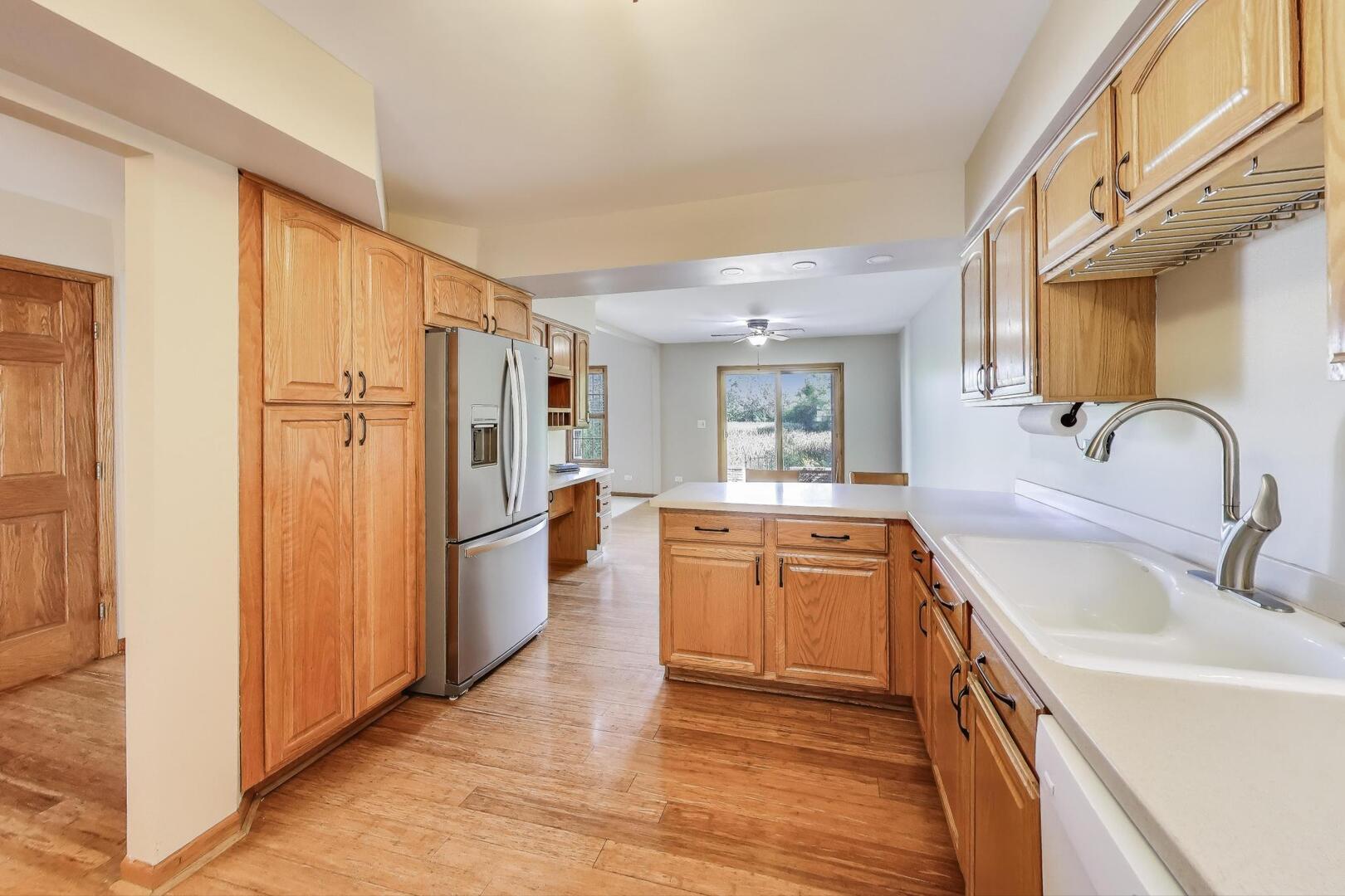 810 Thornwood Drive, St. Charles, IL 60174