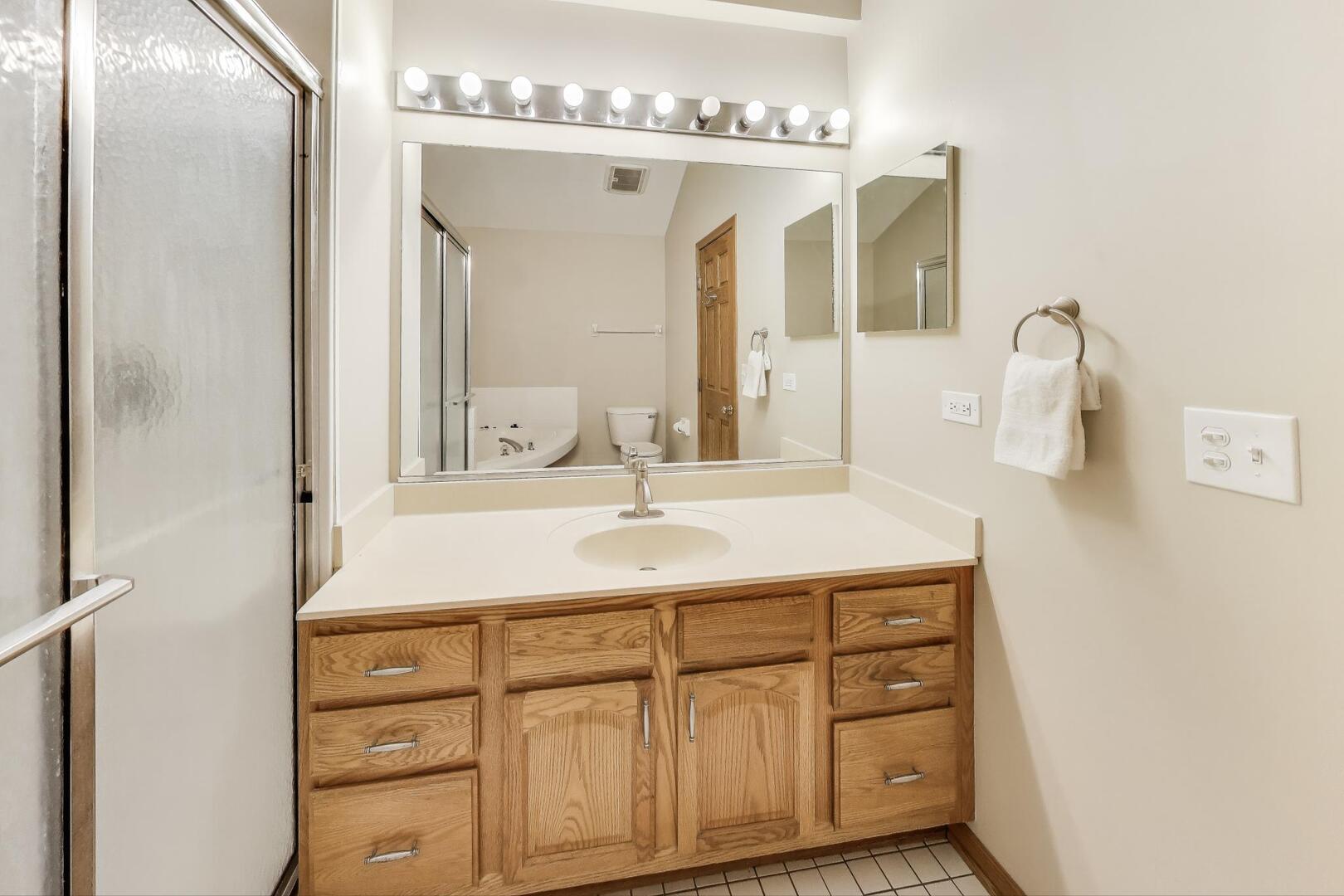 810 Thornwood Drive, St. Charles, IL 60174