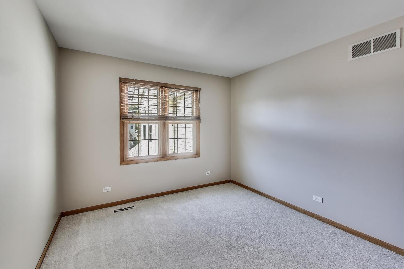 810 Thornwood Drive, St. Charles, IL 60174