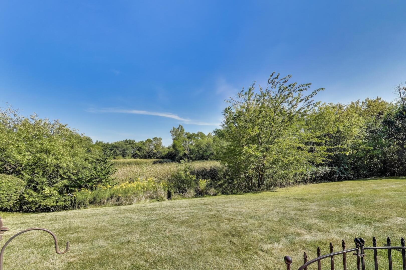 810 Thornwood Drive, St. Charles, IL 60174