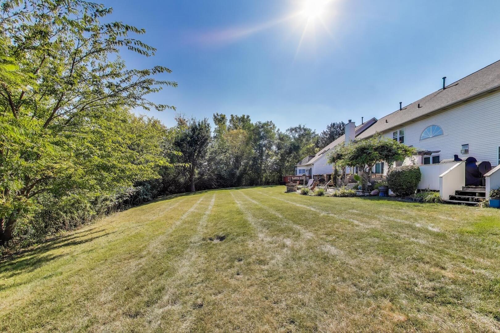 810 Thornwood Drive, St. Charles, IL 60174