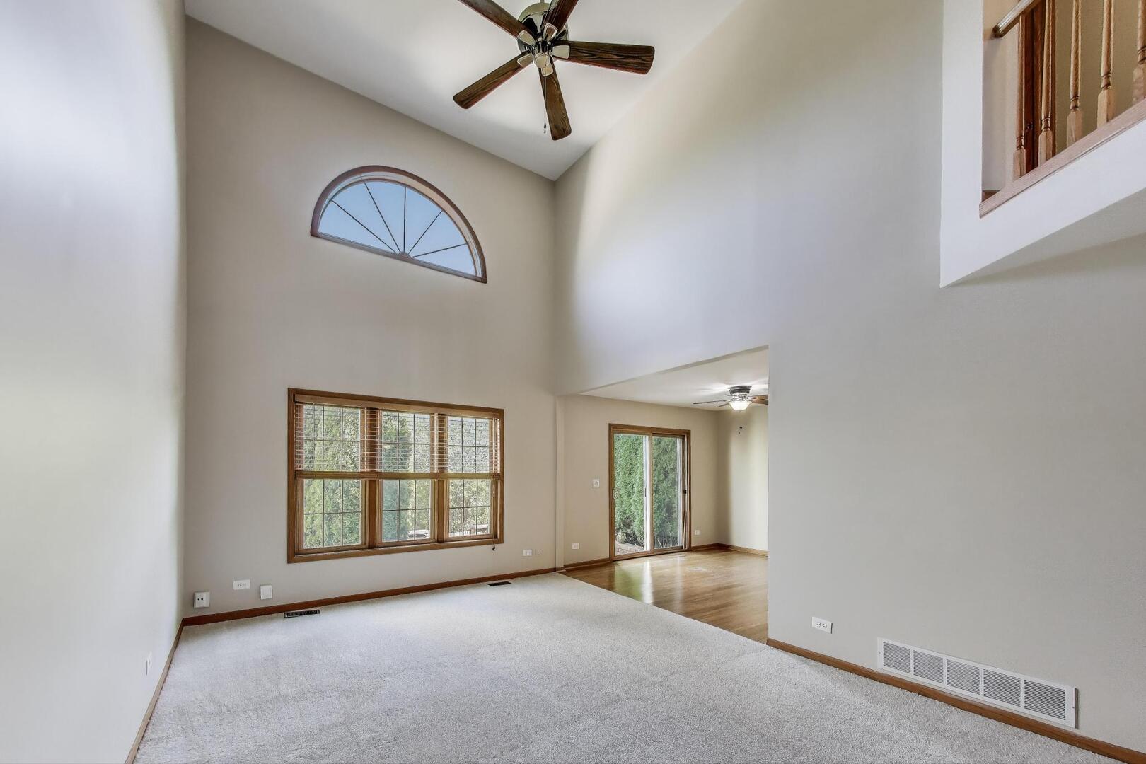 810 Thornwood Drive, St. Charles, IL 60174