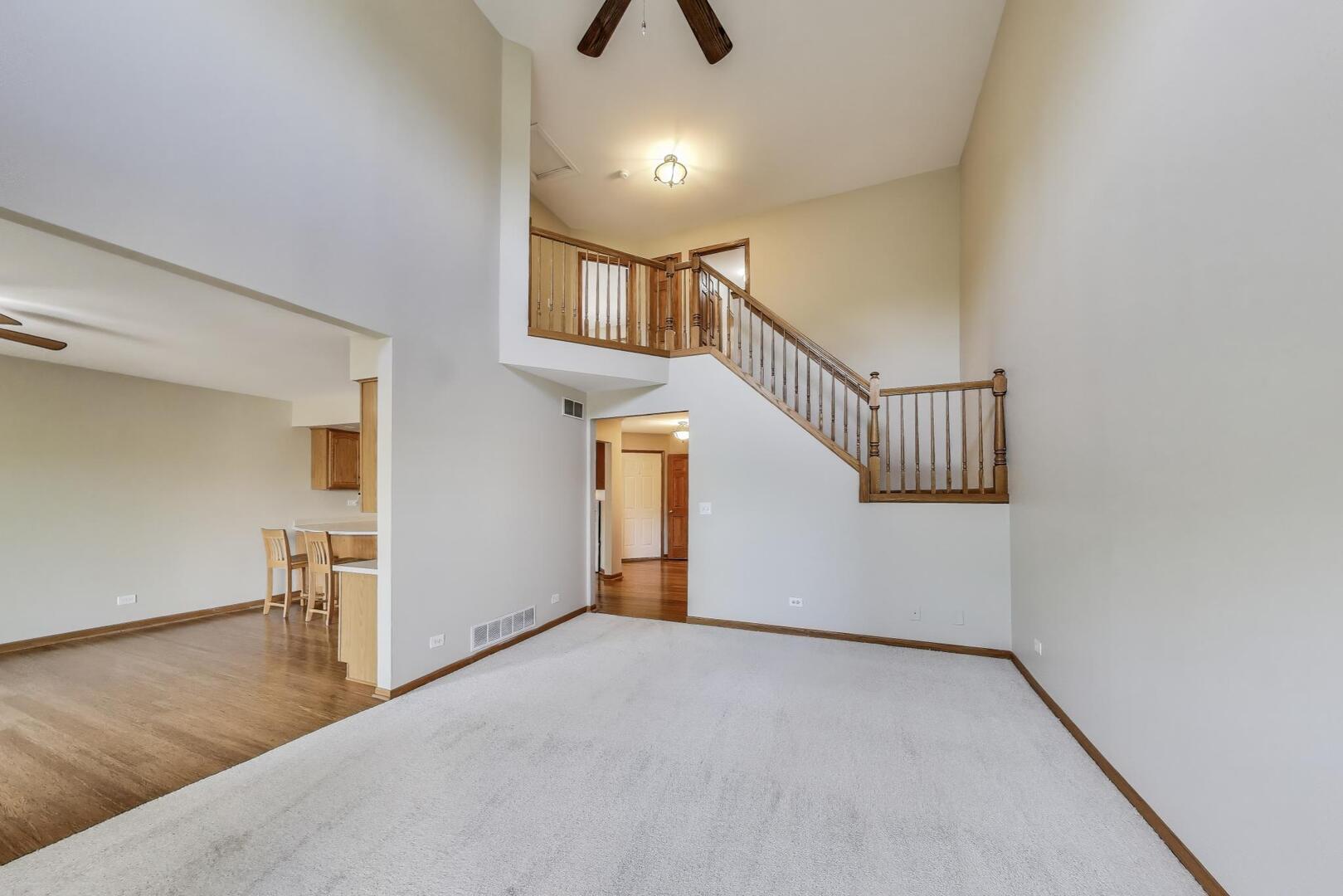 810 Thornwood Drive, St. Charles, IL 60174