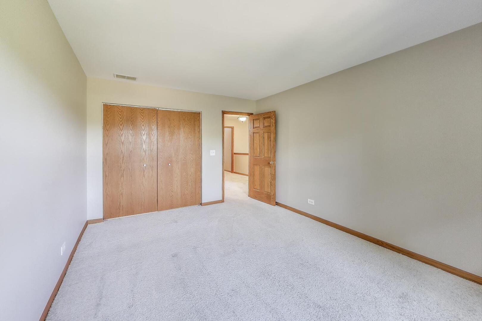 810 Thornwood Drive, St. Charles, IL 60174