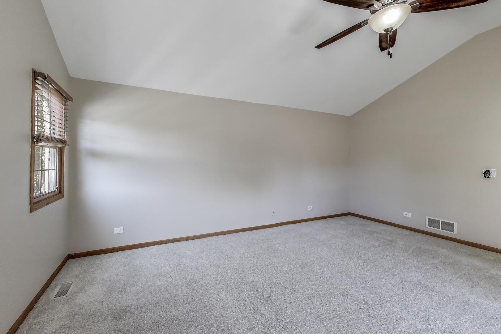 810 Thornwood Drive, St. Charles, IL 60174