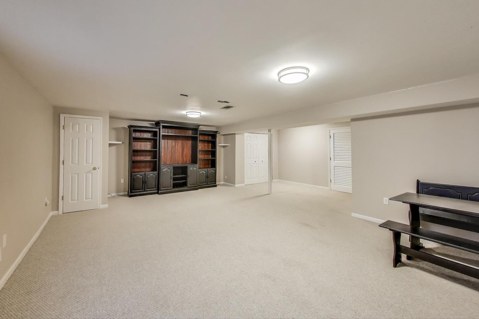 810 Thornwood Drive, St. Charles, IL 60174